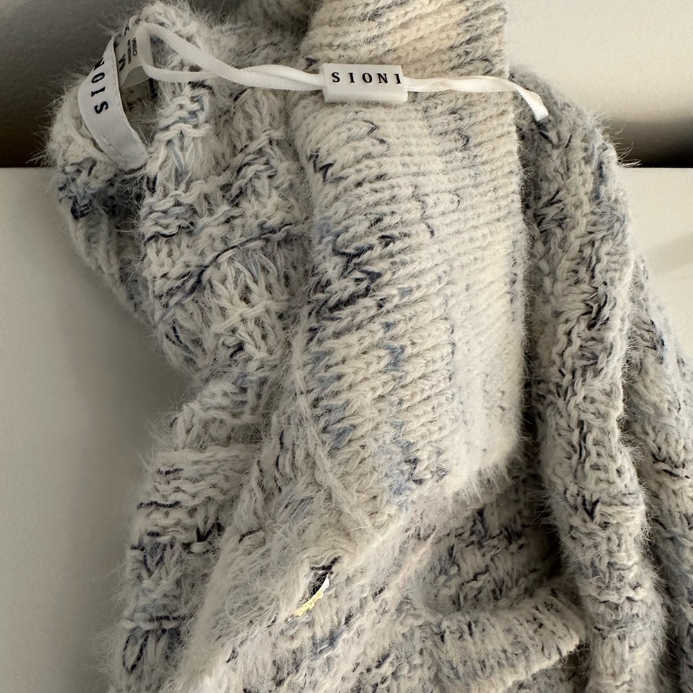 Comfy Blue White sweater cardigan style with shirt tail trim